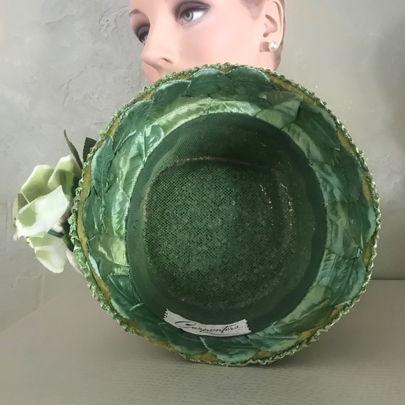 HIGH END VINTAGE LIGHT GREEN STRAW HAT WITH FABRIC FLOWERS AND LEAVES